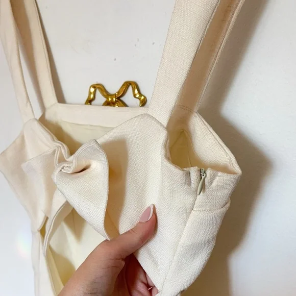 PrettyLittleThing CREAM TWILL CUT OUT BOW SHIFT DRESS - Picture 8 of 11